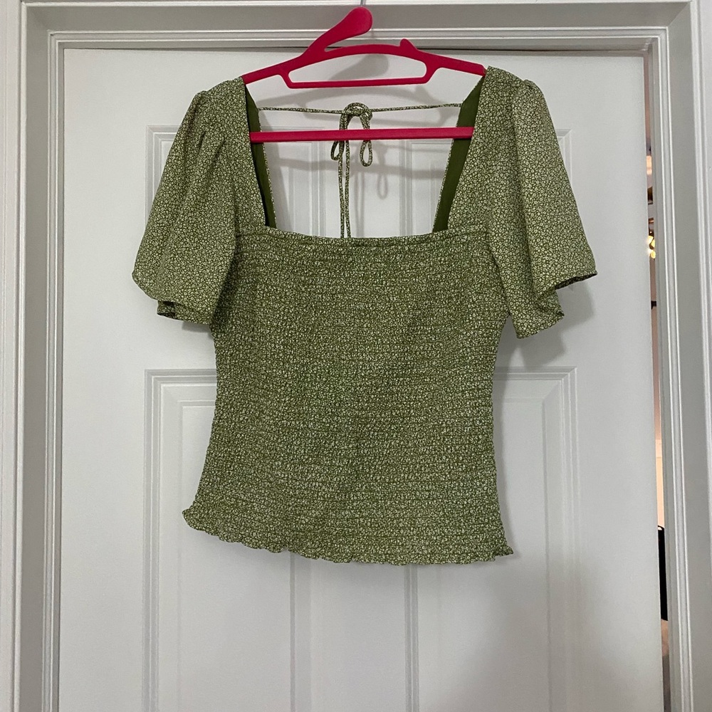 Abercrombie green floral cropped top never worn